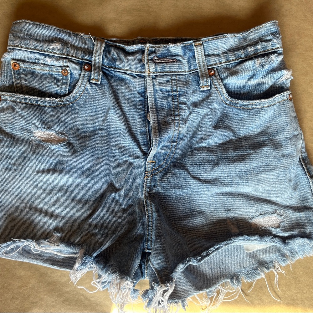 Levi’s Ribcage Jean Shorts